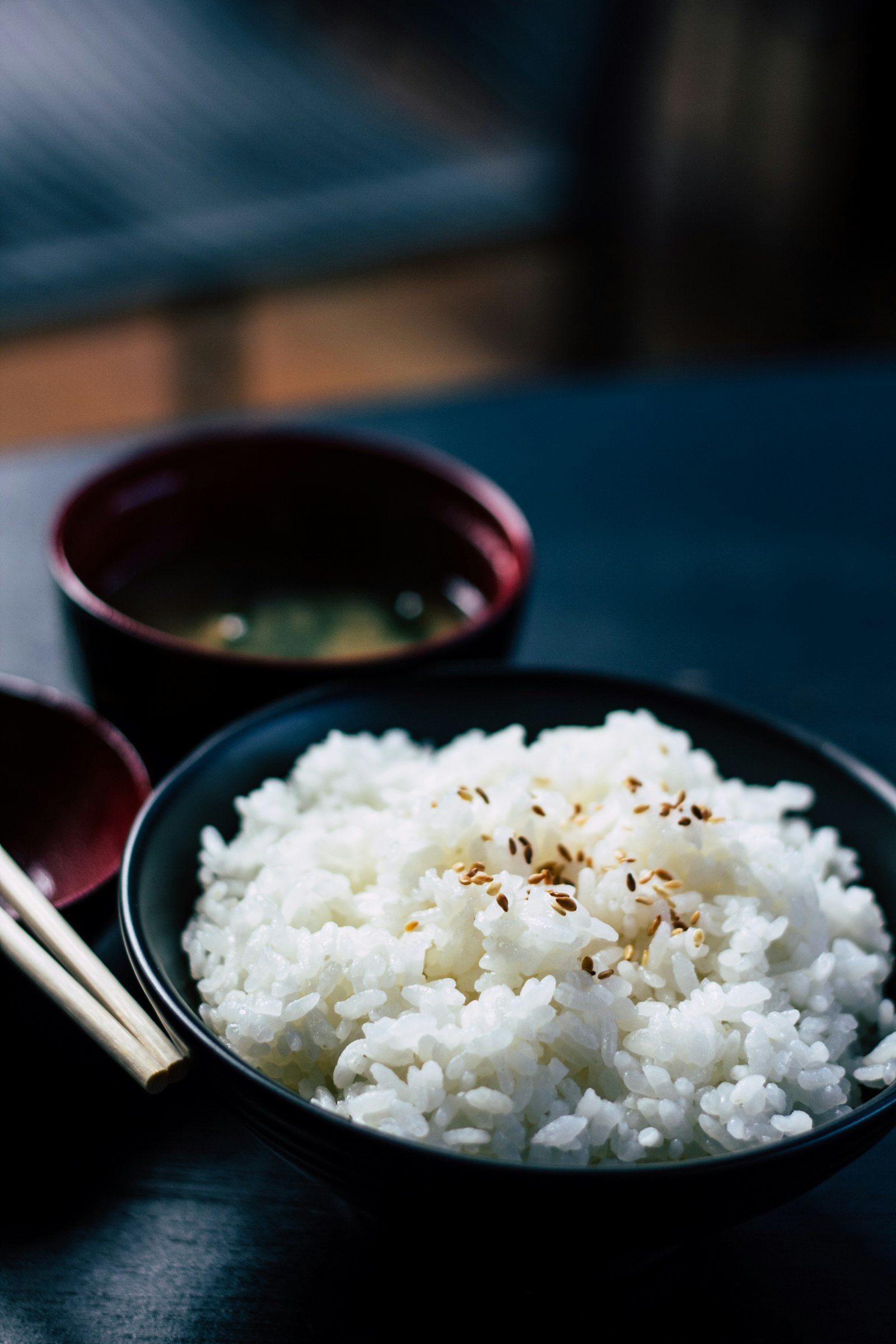 炊きたての釜飯と赤出汁